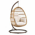 Sedia sospesa in rattan sintetico con cuscini beige, supporto in acciaio