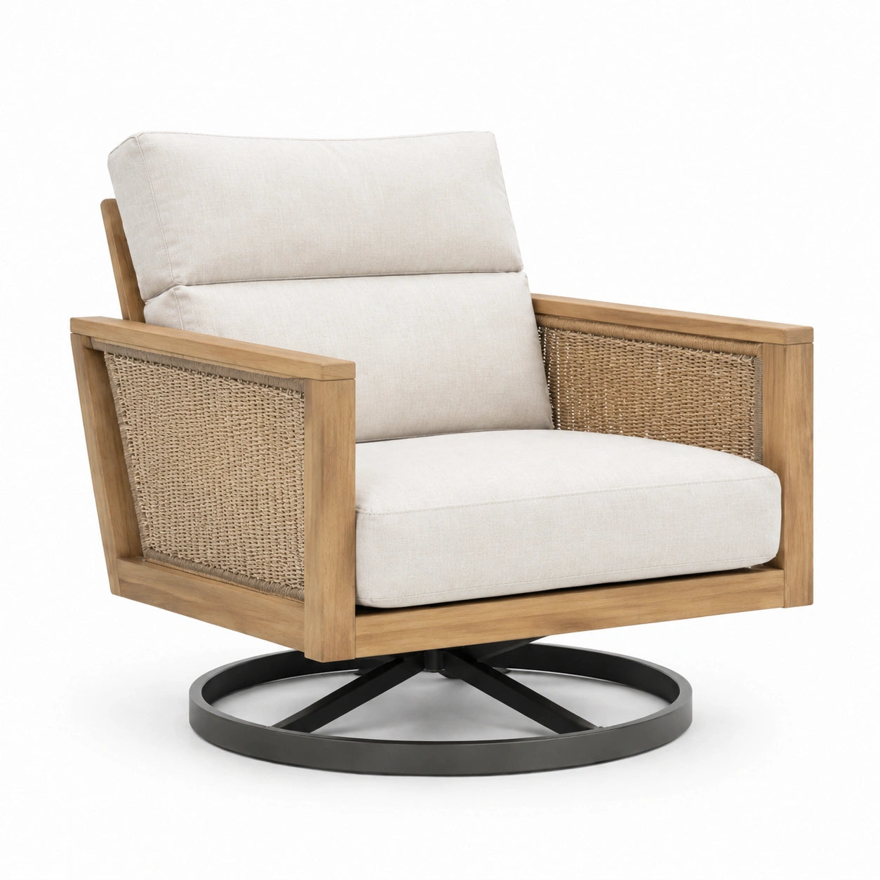 Poltrona girevole in legno e rattan crema